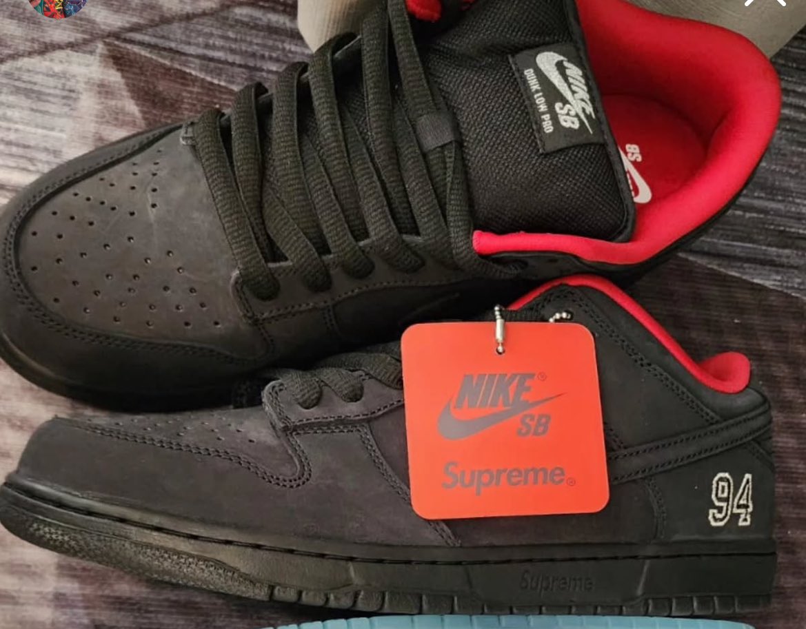 Supreme × NIKE SB DUNK LOW "Black" のファーストルックが公開