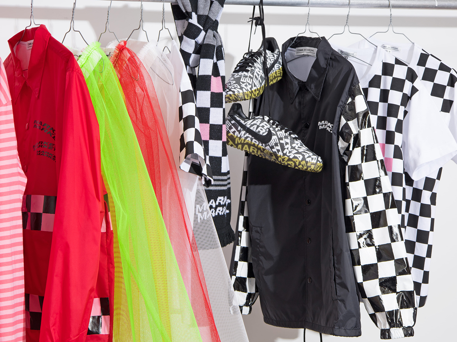 COMME des GARÇONS の期間限定ストア black and pink MARKET MARKET がオープン