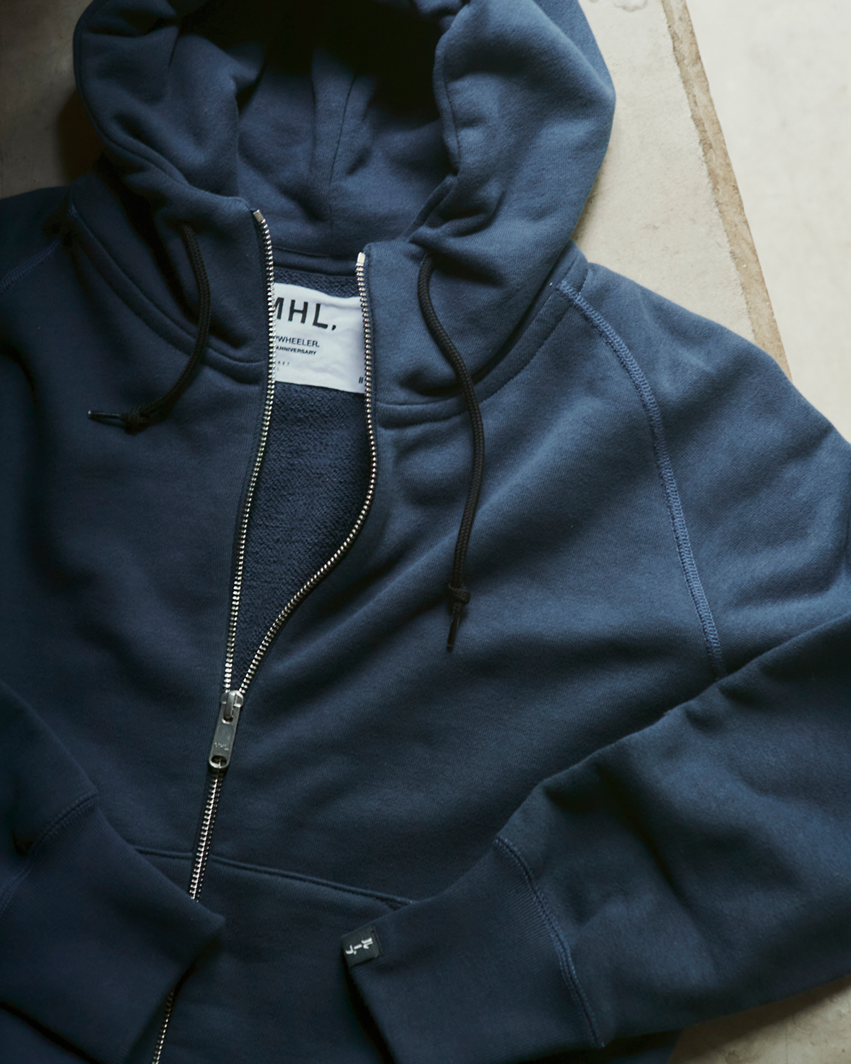 LOOPWHEELER × MHL. のコラボ10周年記念コレクションが登場