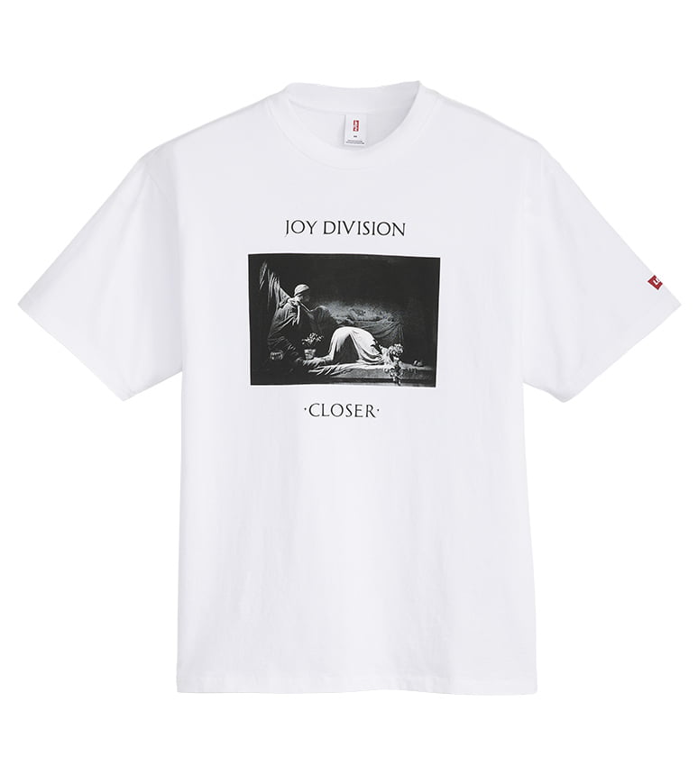 Levi’s® × New Order、Joy Division のコラボTシャツコレクションが発売