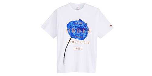 Levi’s® × New Order、Joy Division のコラボTシャツコレクションが発売