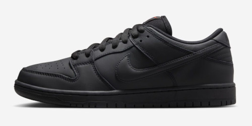 NIKE SB DUNK LOW “Triple Black” のオフィシャル画像が公開