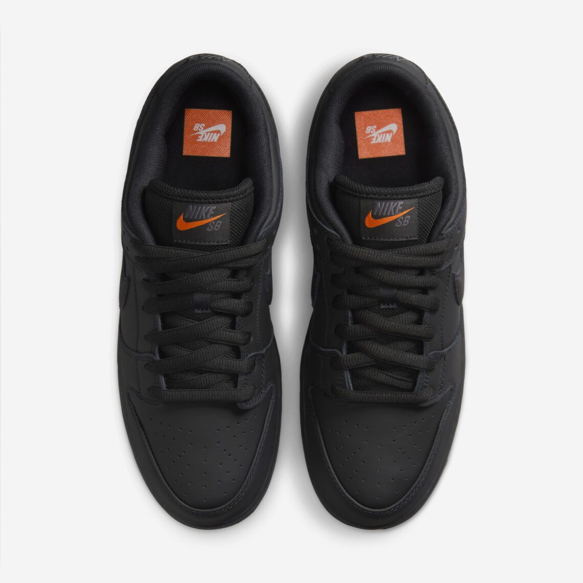 NIKE SB DUNK LOW “Triple Black” のオフィシャル画像が公開