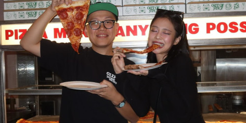 BLACKPINK JENNIE が VERDY による大阪のピザショップ Henry's PIZZA に来店