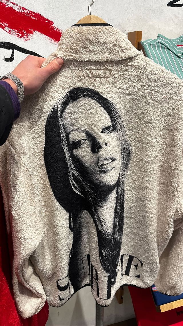 Supreme × Kate Moss コラボのカラーバリエーションをチェック