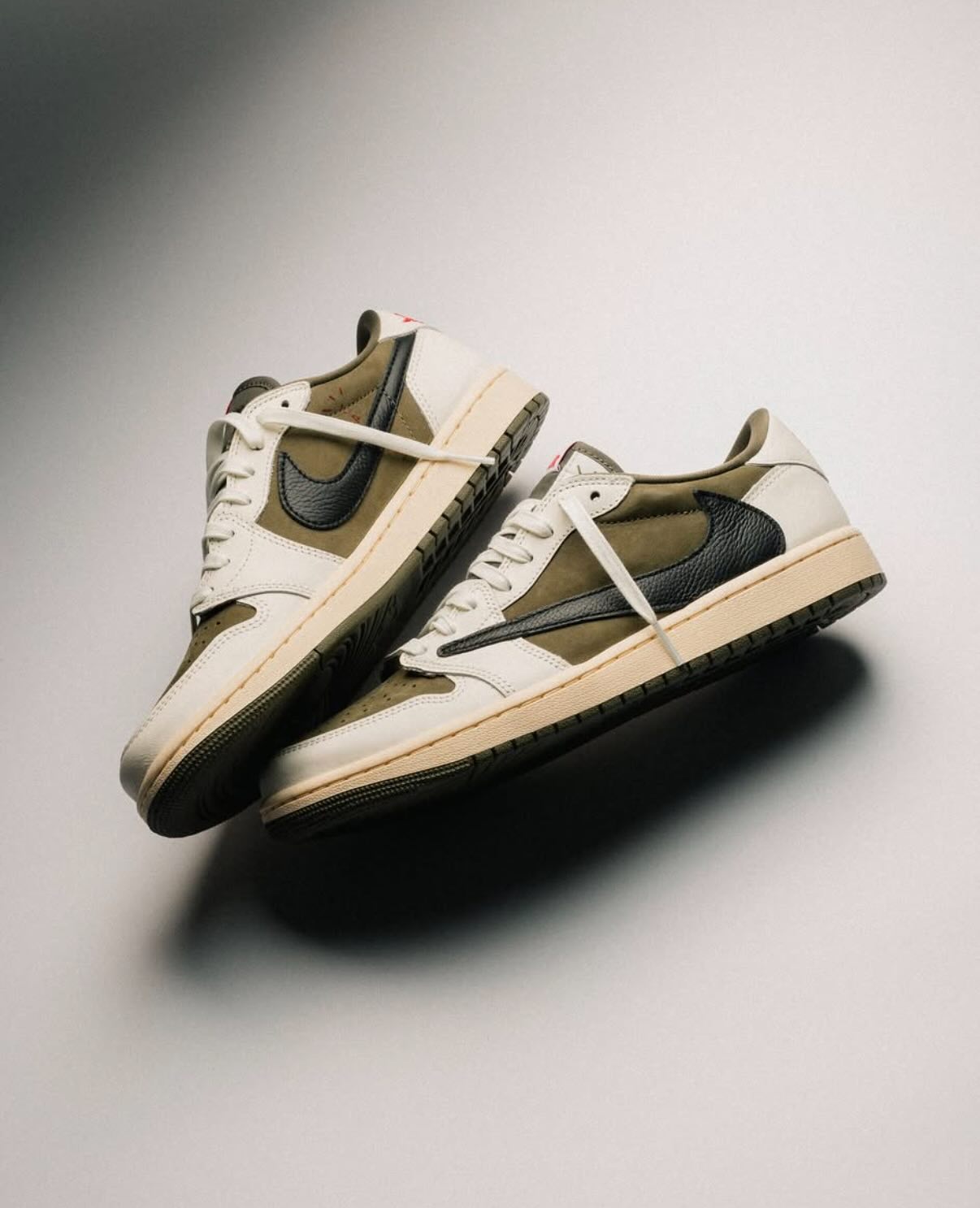 Sneakmart が Travis Scott × NIKE AIR JORDAN 1 LOW "MEDIUM OLIVE" のWEB抽選を開催