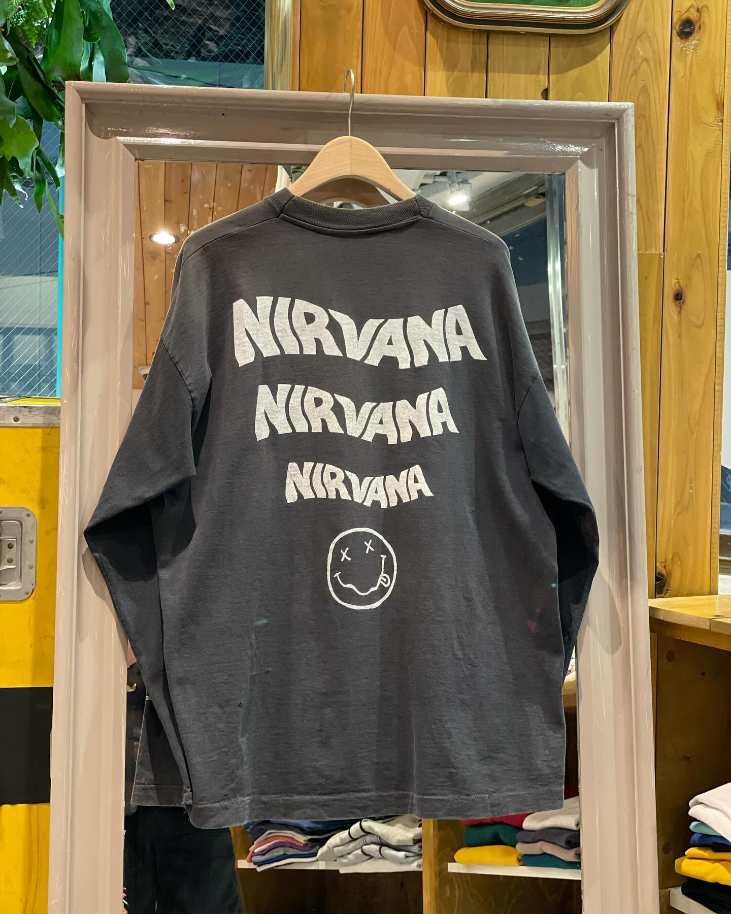 What’z up が 90's NIRVANA "Never Mind" ロングスリーブTシャツを発売