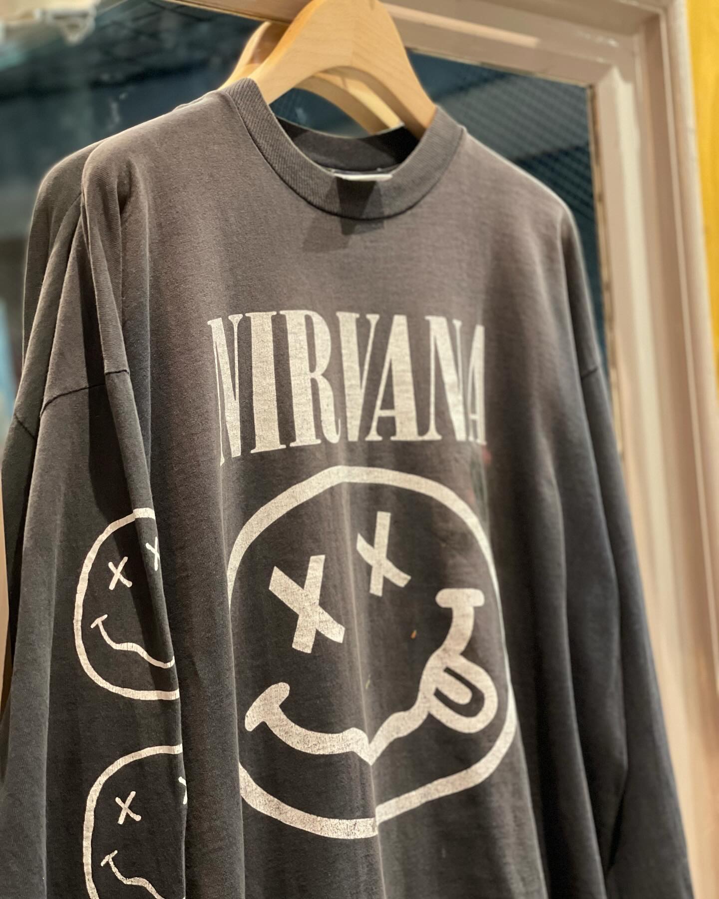 What’z up が 90's NIRVANA "Never Mind" ロングスリーブTシャツを発売