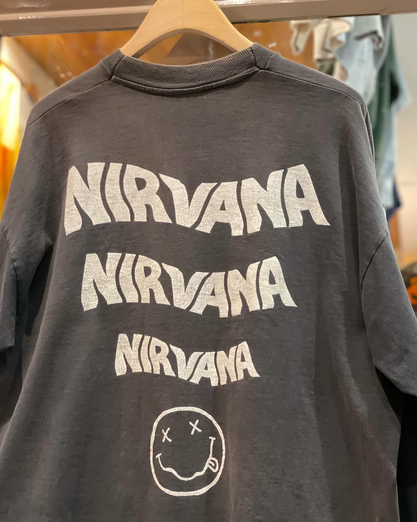 What’z up が 90's NIRVANA "Never Mind" ロングスリーブTシャツを発売