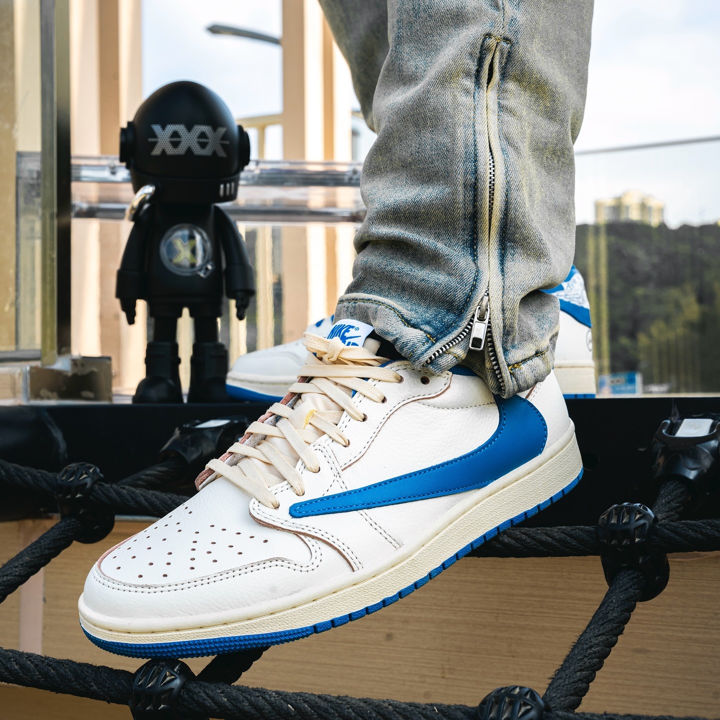 Travis Scott × fragment design × NIKE AIR JORDAN 1 LOW の着用ヴィジュアルが公開