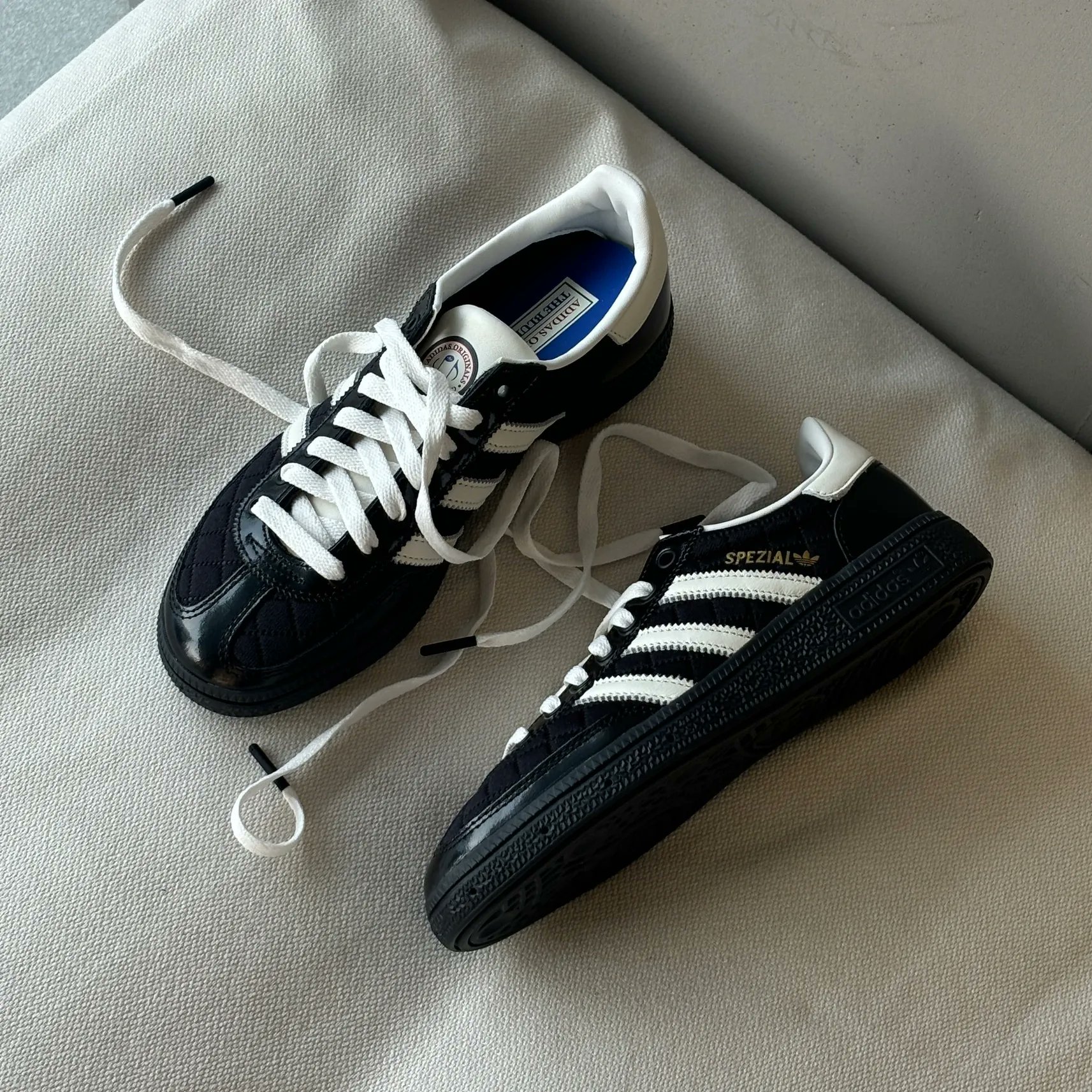 The Blue Trio × adidas Originals HANDBALL SPEZIAL の先行販売が開始