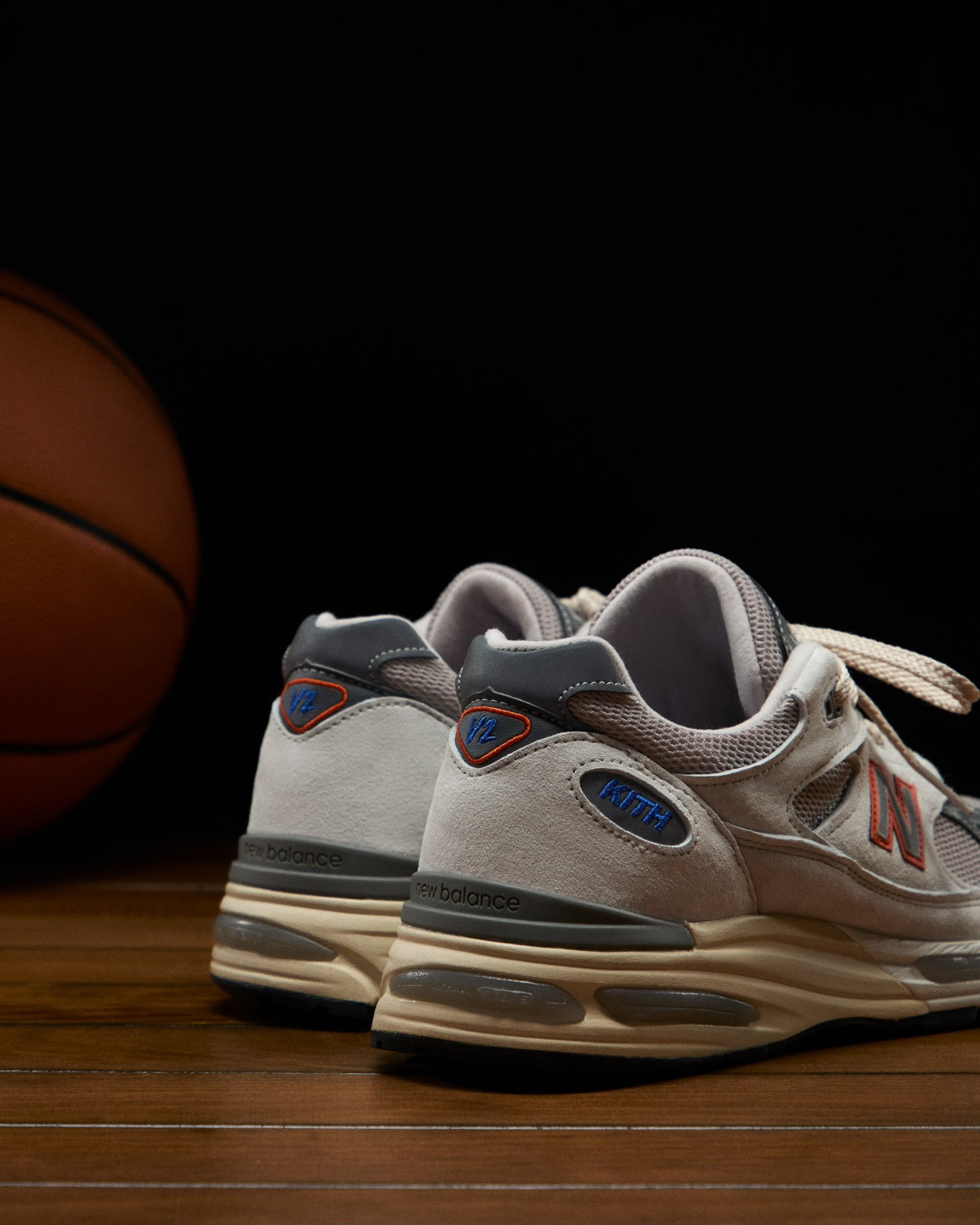 KITH × New Balance 991v2 "New York Knicks" が公開