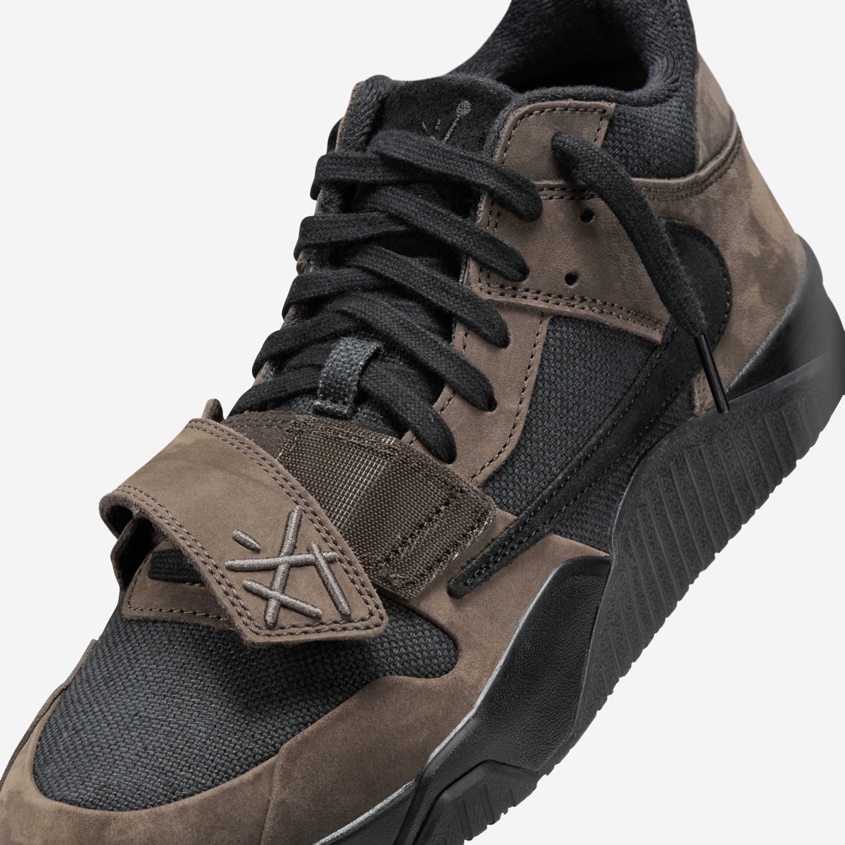 Travis Scott × JORDAN JUMPMAN JACK “Dark Mocha” がファミリーサイズで11月26日(火)発売予定