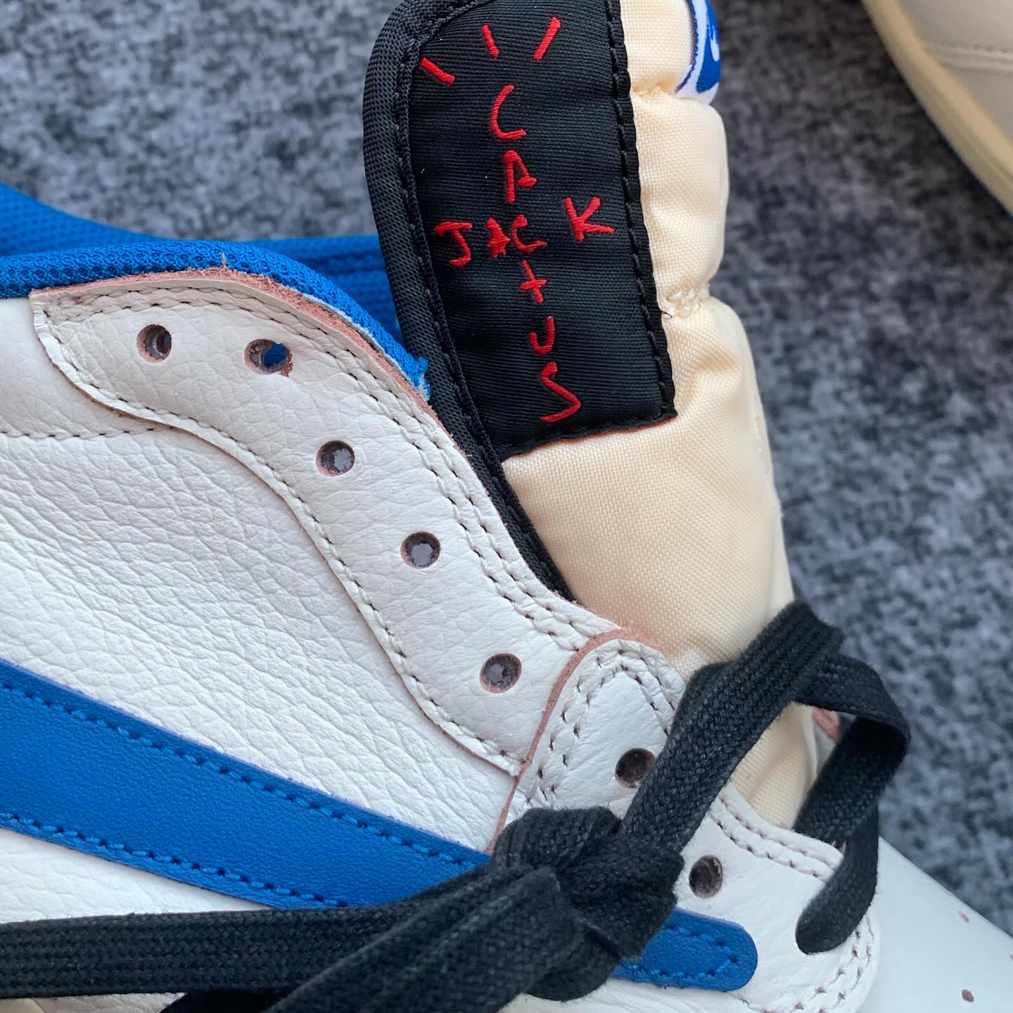 Travis Scott × fragment design × NIKE AIR JORDAN 1 LOW のディテール画像が公開