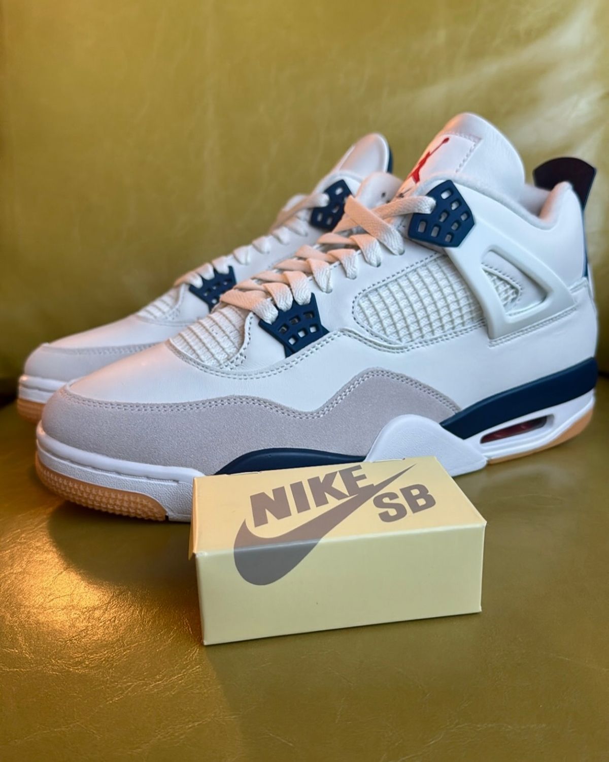 NIKE SB × AIR JORDAN 4 “White/Navy” の発売時期が公開