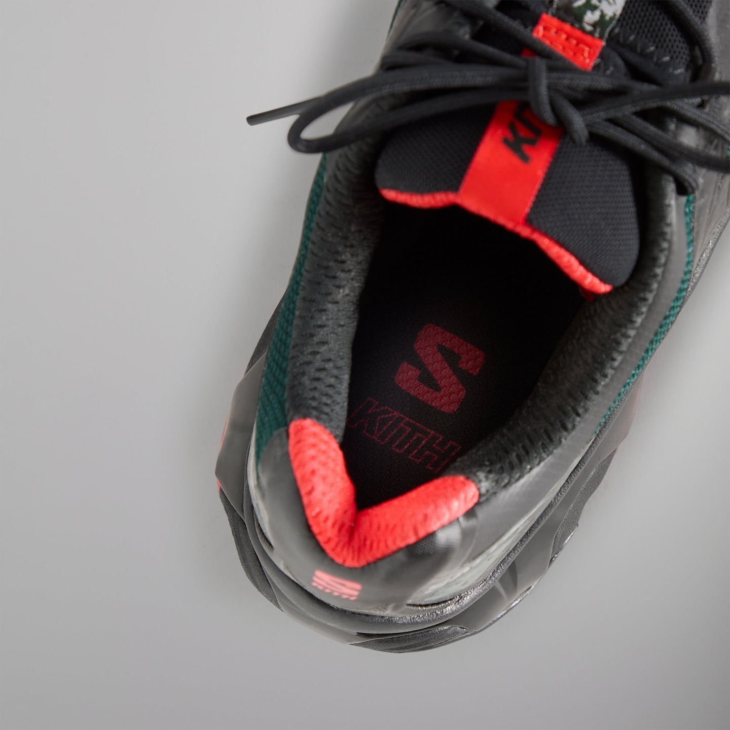 KITH × SALOMON の "Kithmas" コレクションが登場