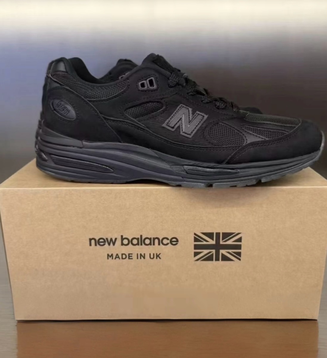 New Balance 991v2 “Triple Black” が発売