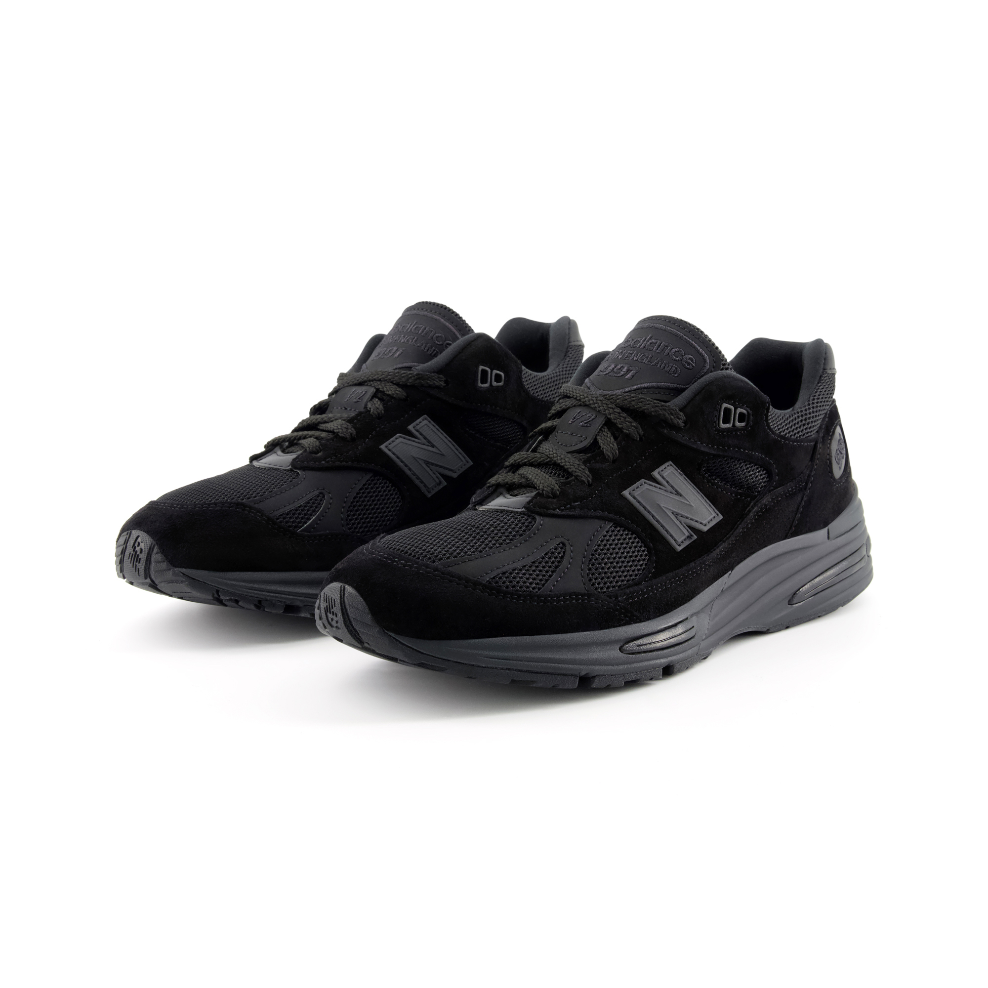 New Balance 991v2 “Triple Black” が発売