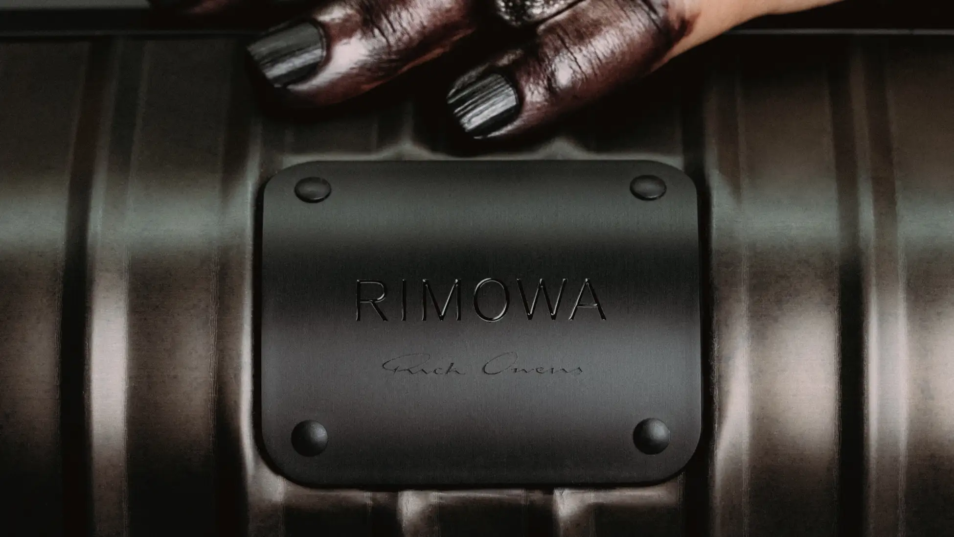 RIMOWA × RICK OWENS のコラボスーツケースが発表