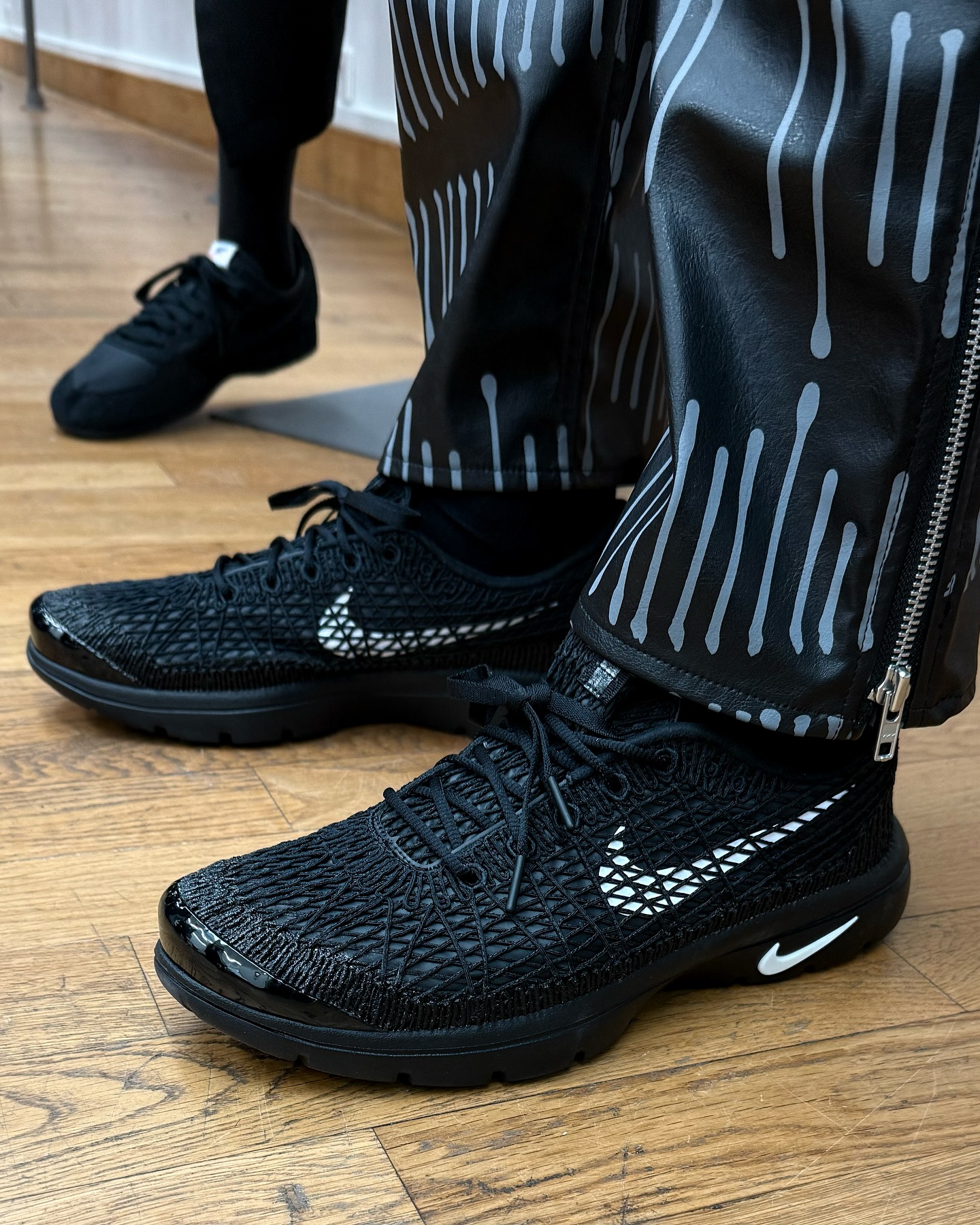 COMME des GARÇONS と NIKE の2025年コラボスニーカーが公開