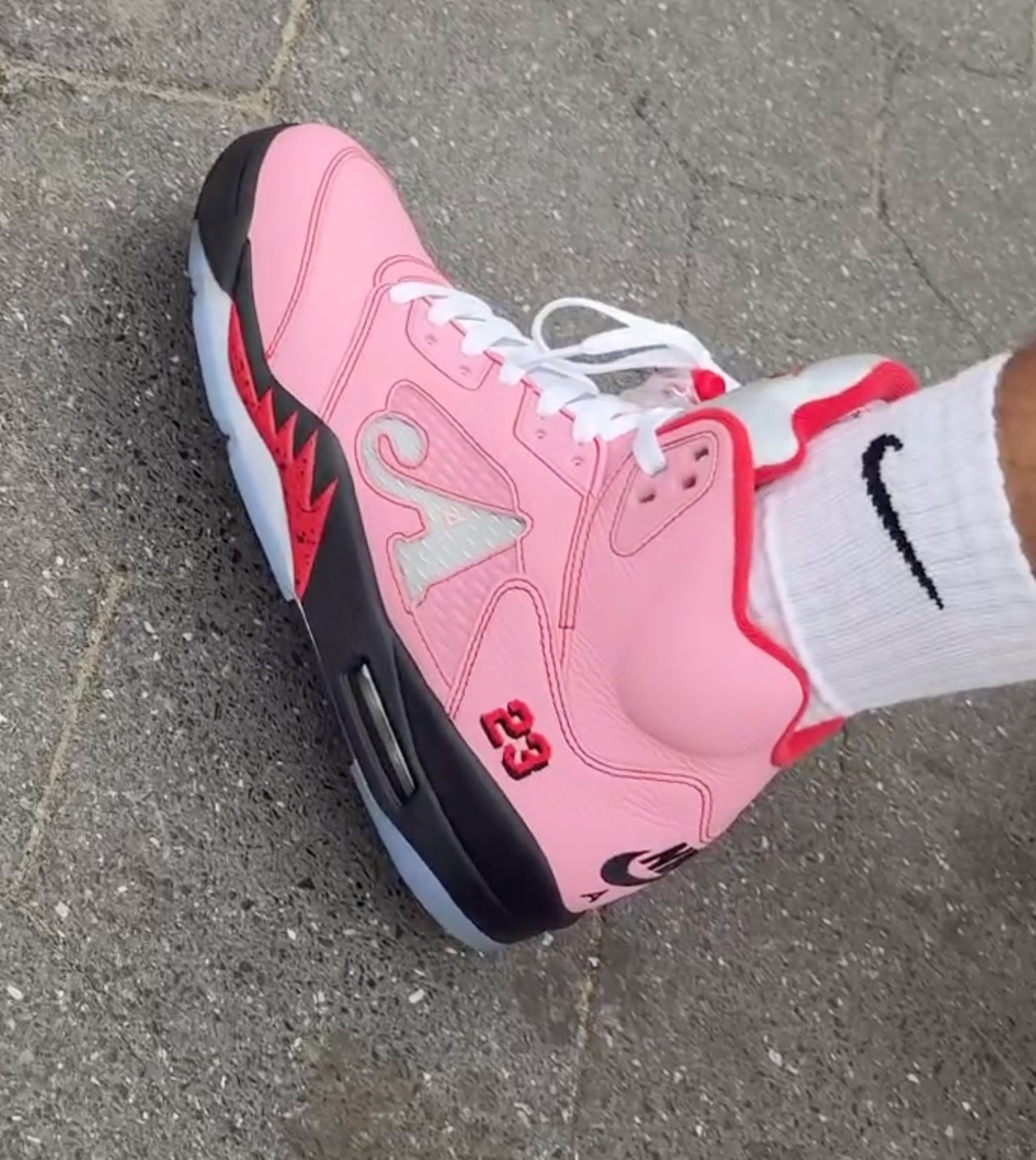 Awake NY × NIKE AIR JORDAN 5 “Arctic Pink” の開封動画が公開