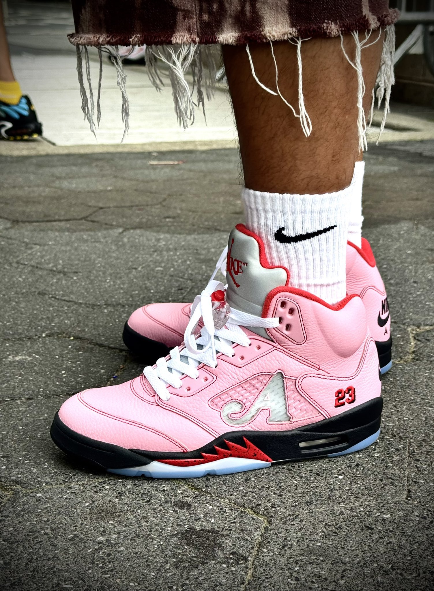 Awake NY × NIKE AIR JORDAN 5 “Arctic Pink” の開封動画が公開