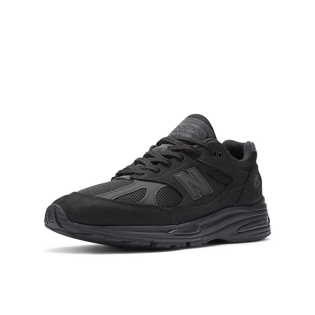 Dover Street Market × New Balance 991v2 “Triple Black” が公開