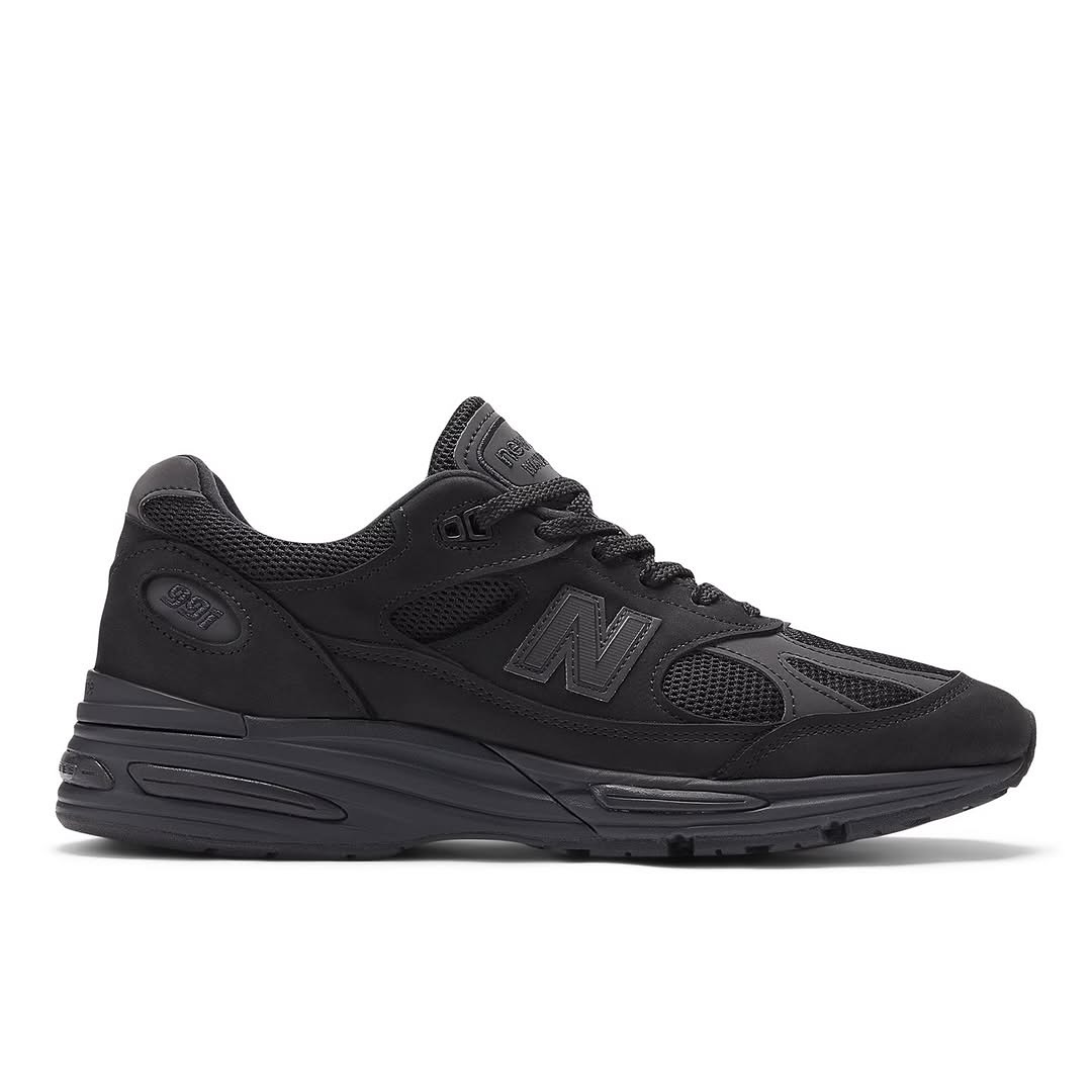 Dover Street Market × New Balance 991v2 “Triple Black” が公開