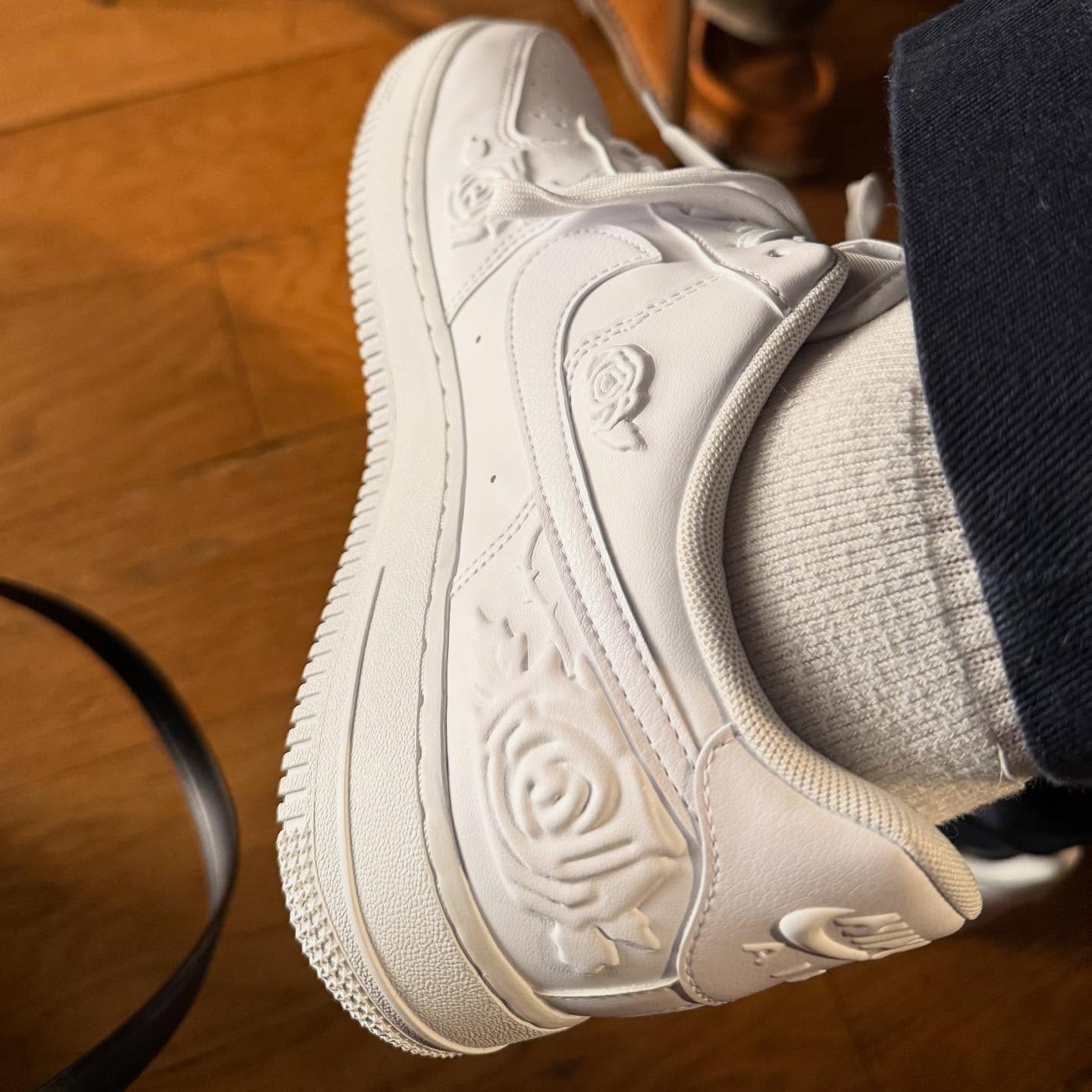 藤原 ヒロシ が NIKE AIR FORCE 1 LOW “White Rose” を着用