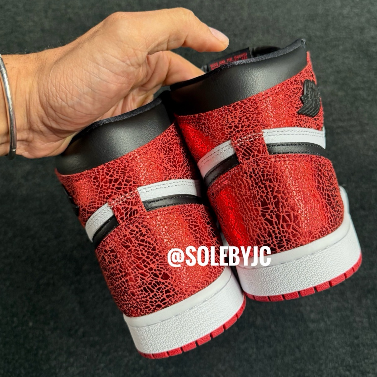 NIKE AIR JORDAN 1 RETRO HIGH OG “Bred Toe” のファーストルックが公開