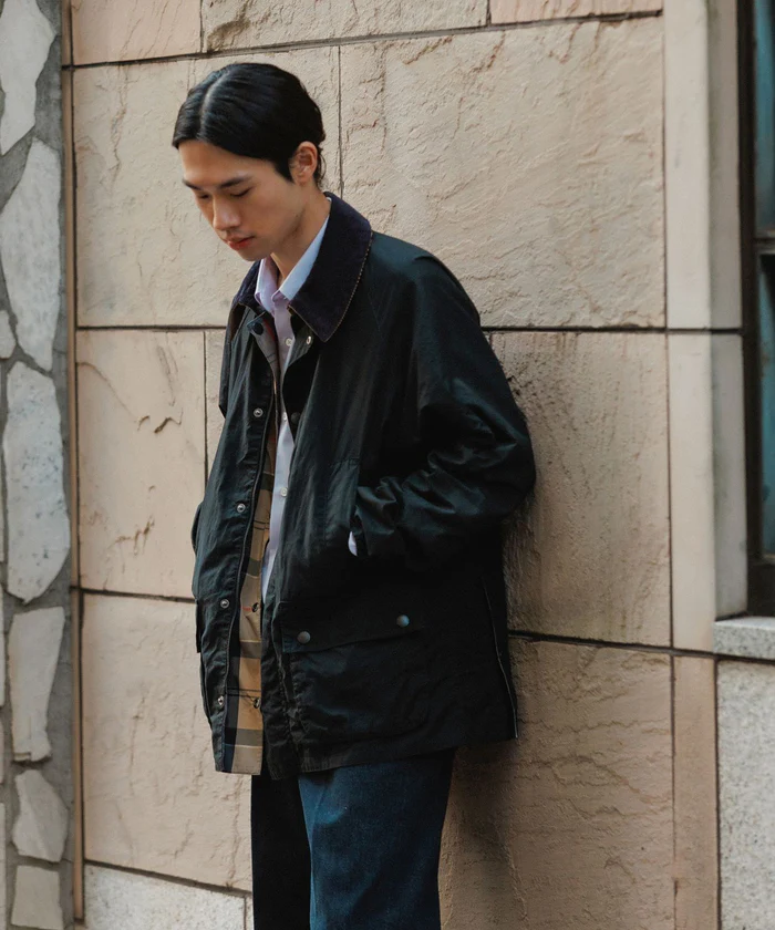 ADAM ET ROPE' から Barbour の別注 BEDALE が発売