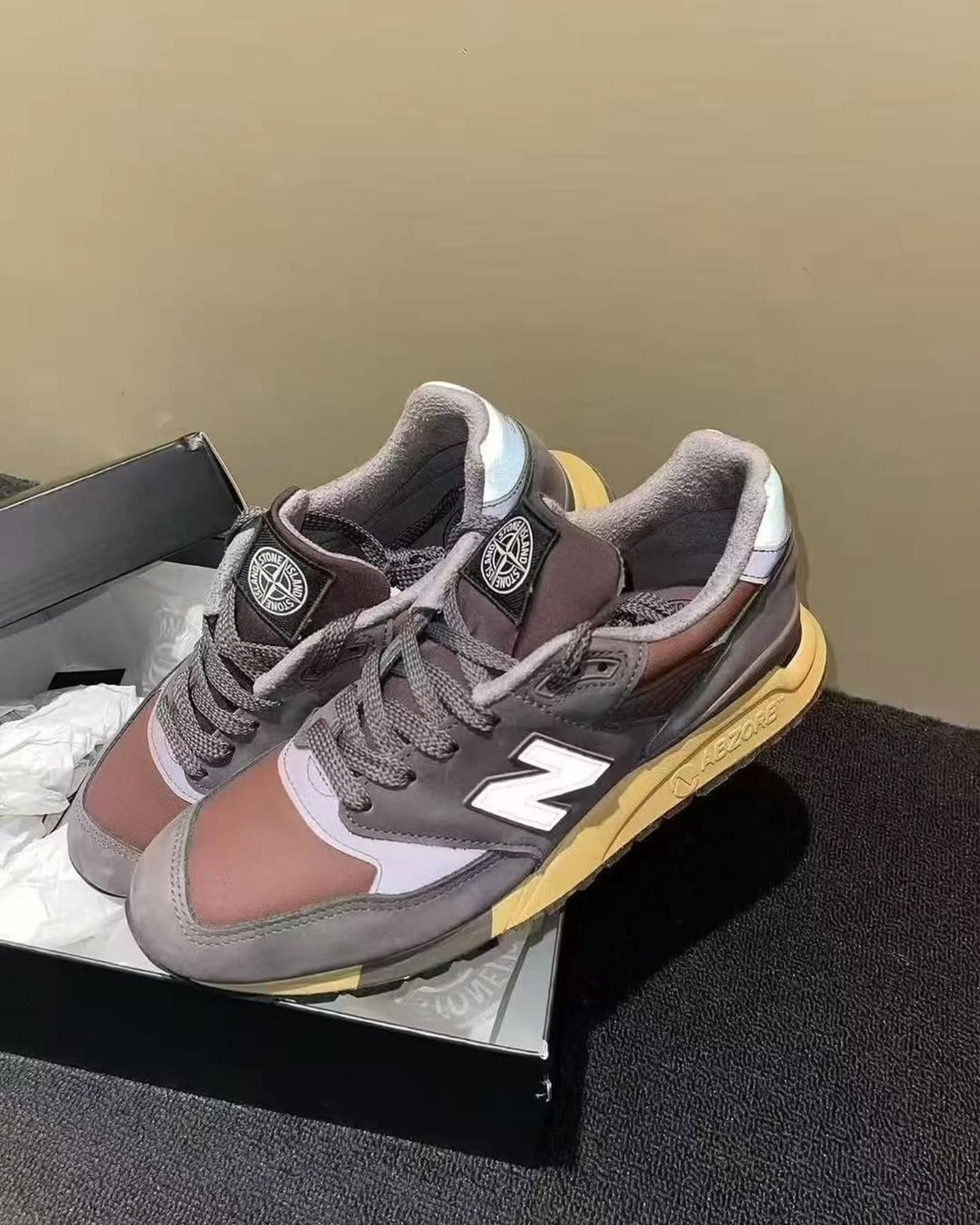 Stone Island × New Balance 998 が公開