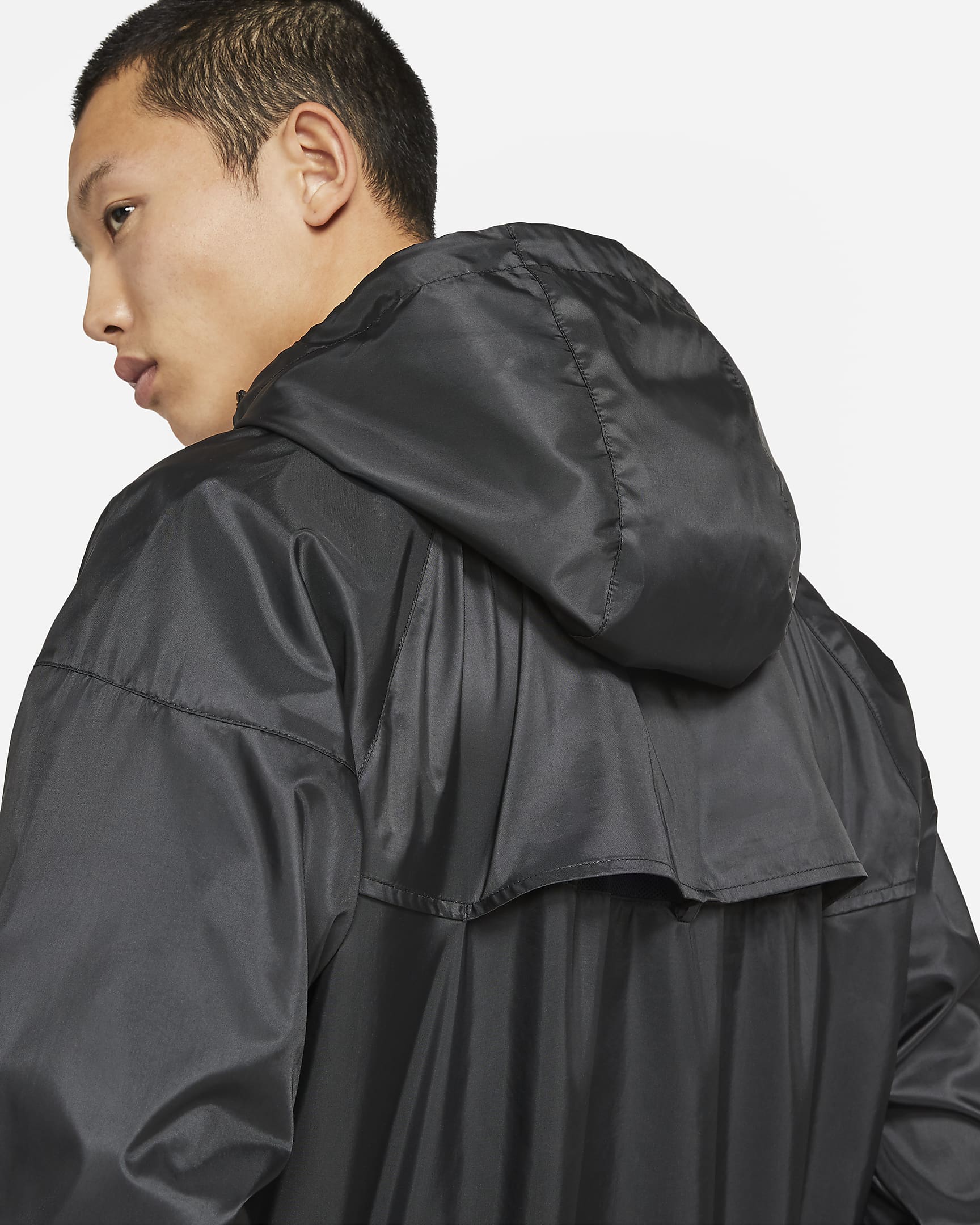 NIKE のフーデッドジャケット Sportswear Windrunner が特別プライスで発売