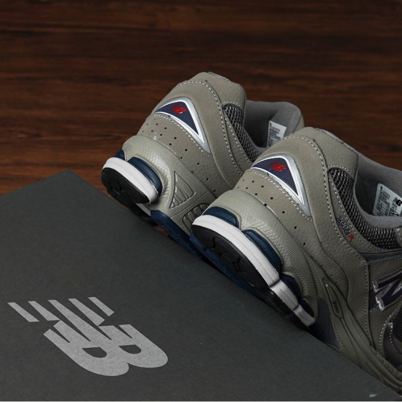 New Balance 2002R “Grey/ML2002RA” の追加販売が開始