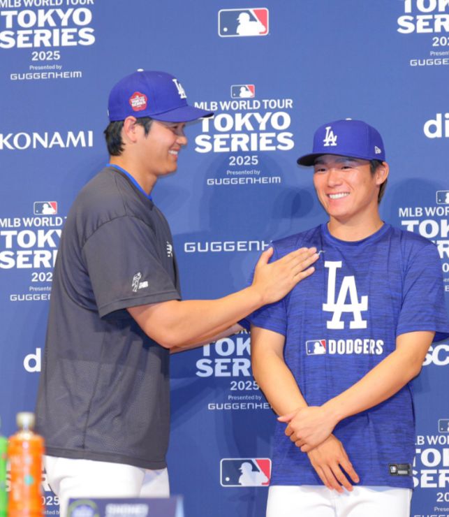 MLB 開幕シリーズの記者会見にて 大谷翔平 らドジャースの面々が New era® の MLB TOKYO SERIES FITTED CAP を着用