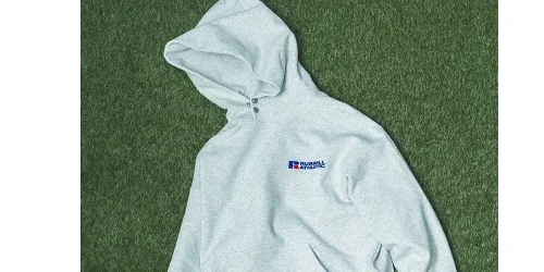 BEAMS × Russell Athletic の2025年春新作フーディーが発売