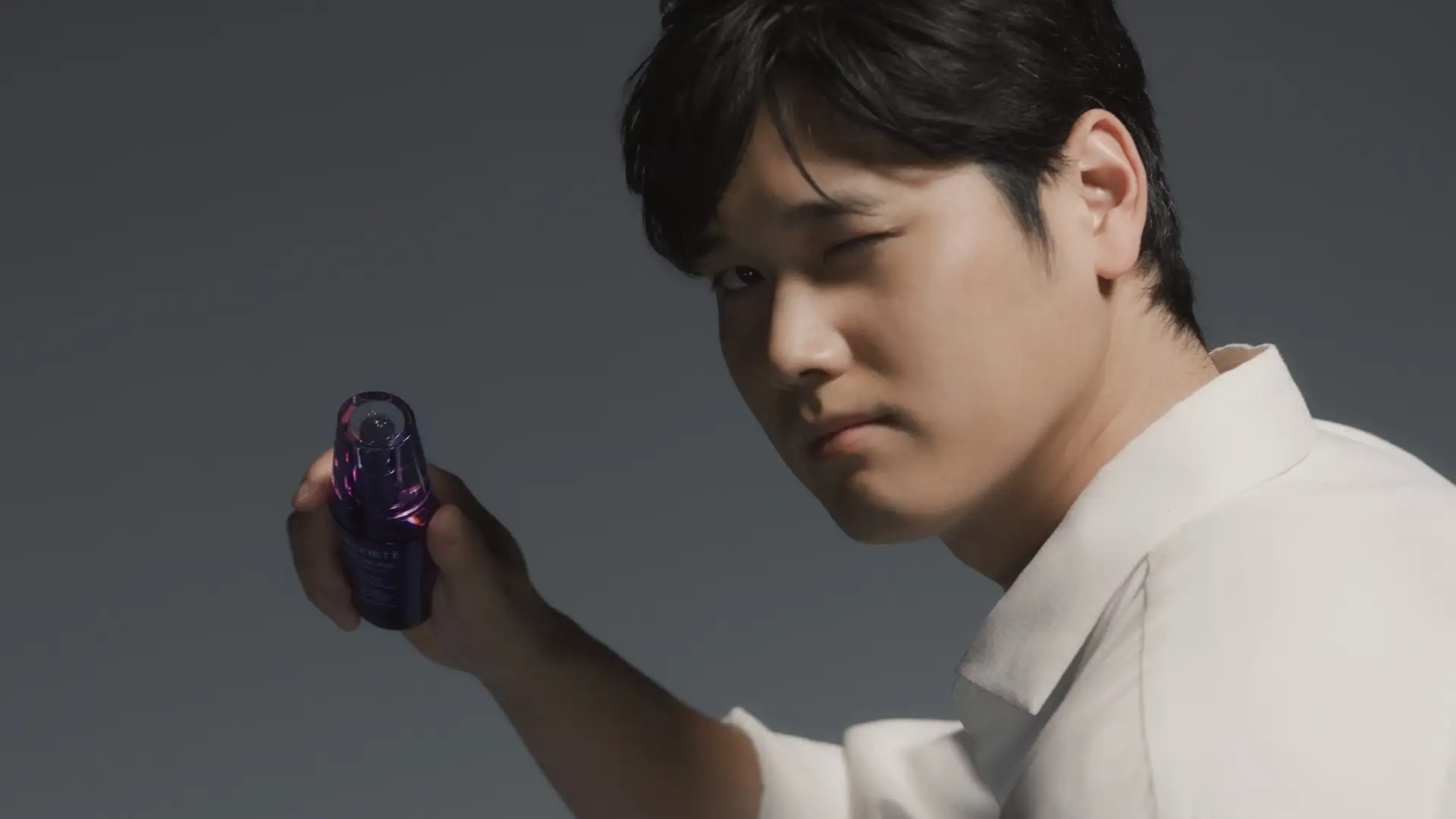 ドジャース 大谷翔平 の デコルテポーズ Tシャツが発売