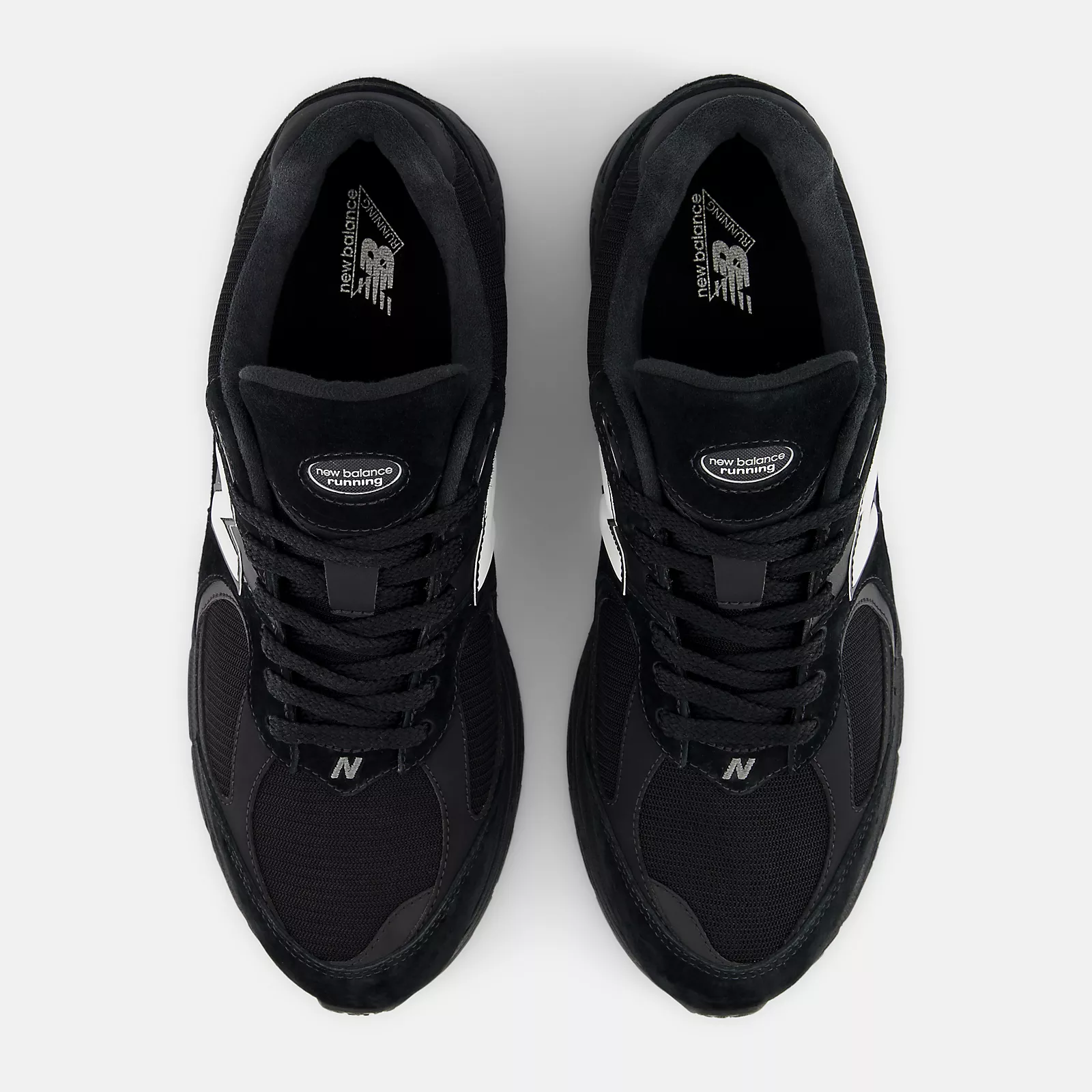 New Balance 2002R GORE-TEX® “Triple Black” の再販が決定