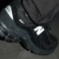 New Balance 2002R GORE-TEX® “Triple Black” の再販が決定