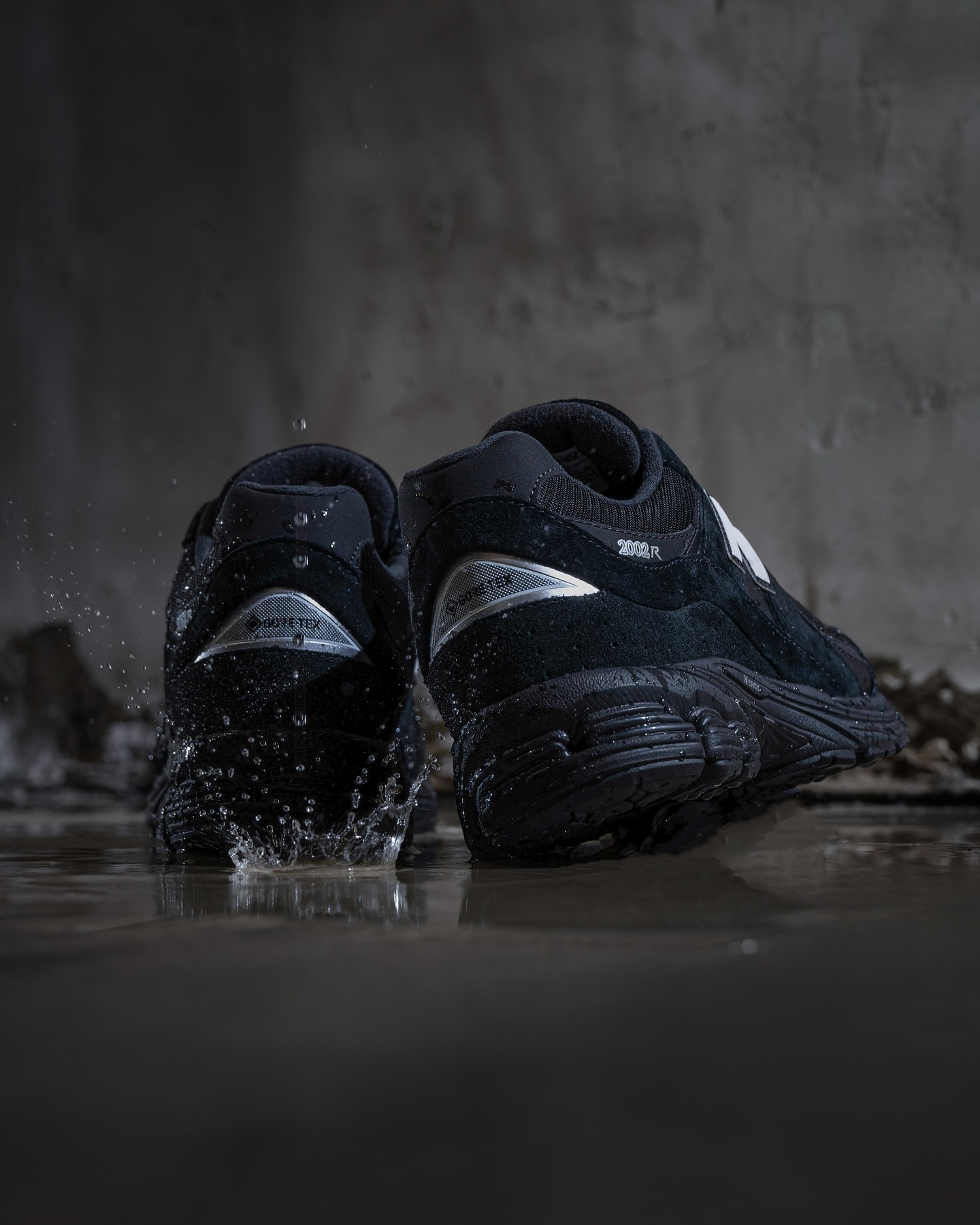 New Balance 2002R GORE-TEX® “Triple Black” の再販が決定