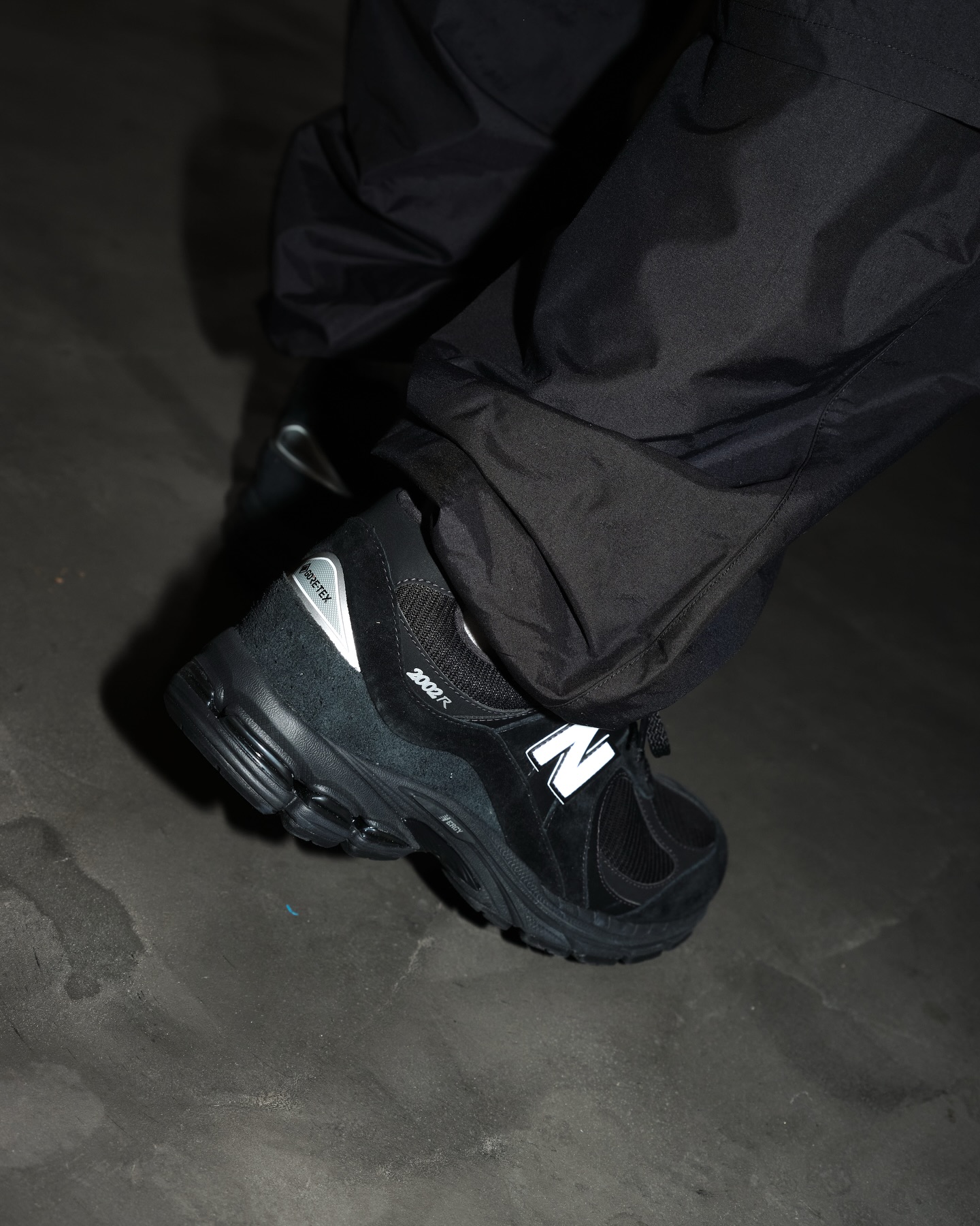 New Balance 2002R GORE-TEX® “Triple Black” の再販が決定