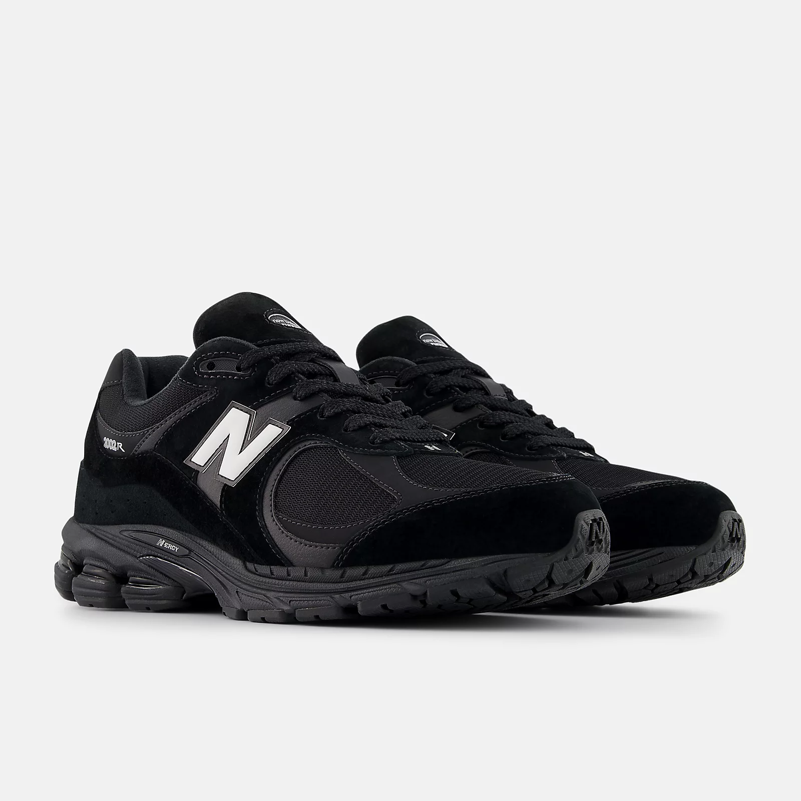 New Balance 2002R GORE-TEX® “Triple Black” の再販が決定