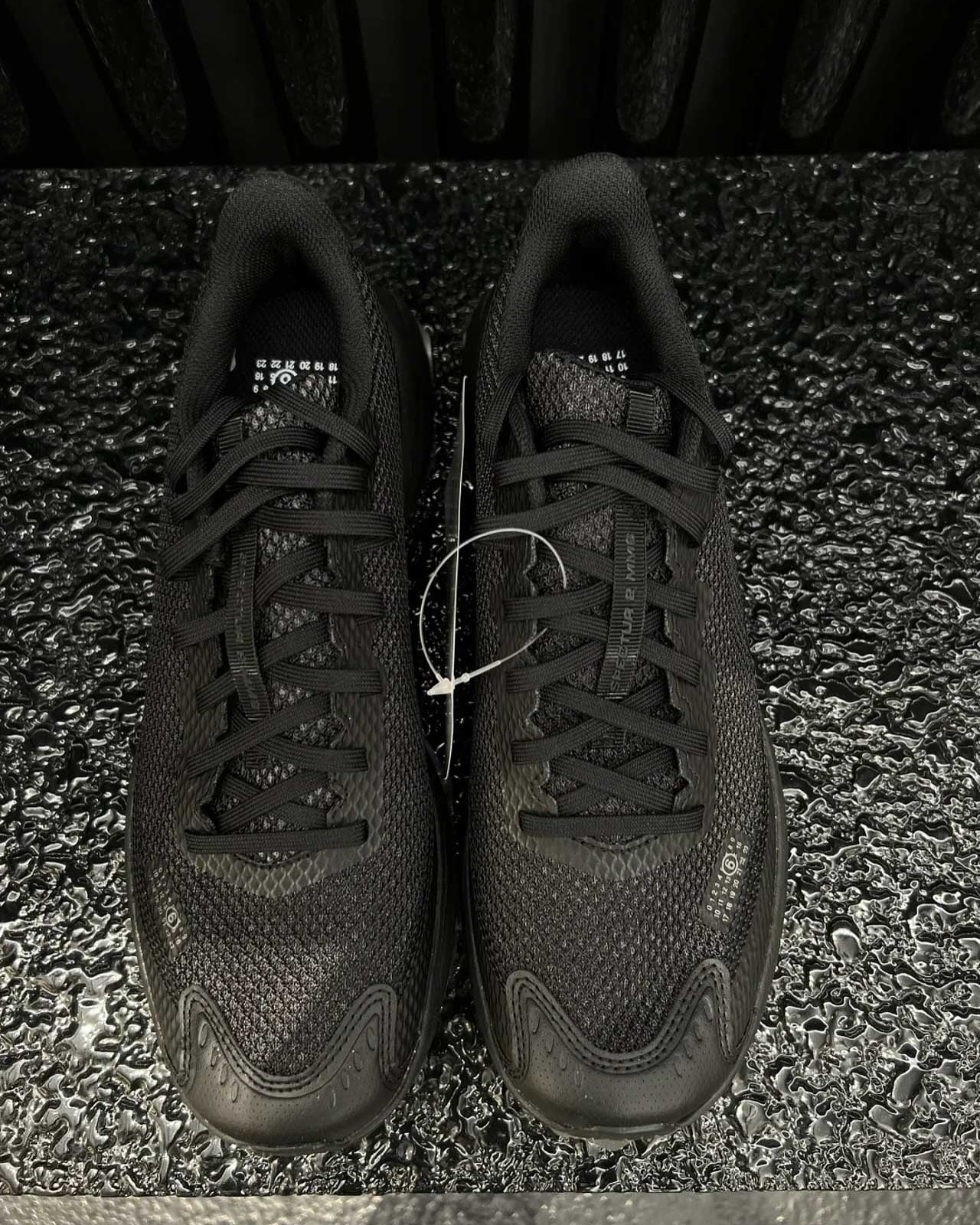 MM6 Maison Margiela × SALOMON の2025年春夏コラボコレクションが近日発売予定