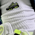 NIKE より イエローグラデ をデザインした新作ソックスが発売