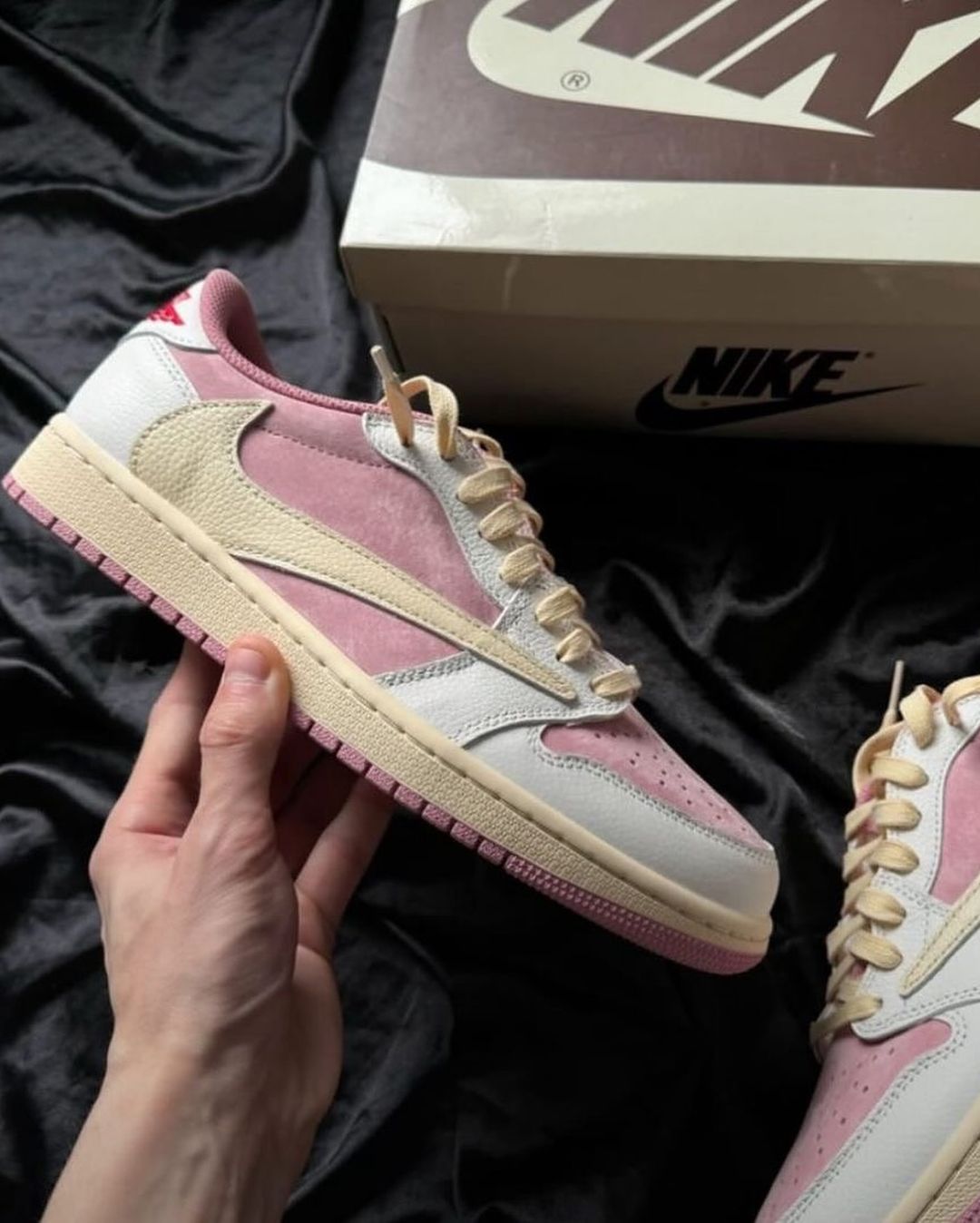 Travis Scott x NIKE AIR JORDAN 1 LOW “Shy Pink” が近日発売予定