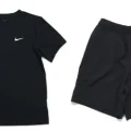 NIKE のセットアップ(上下セット)が発売