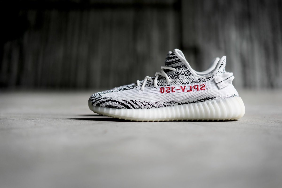 YEEZY BOOST 350 V2 “Zebra” が発売