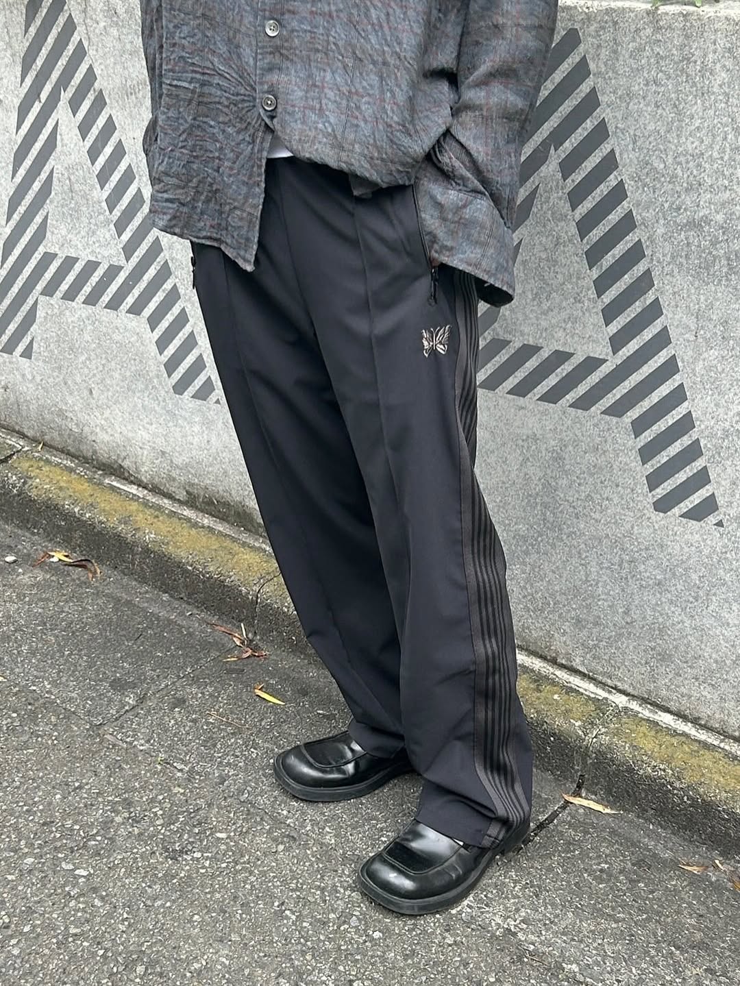 B'2nd から NEEDLES の別注トラックパンツが発売