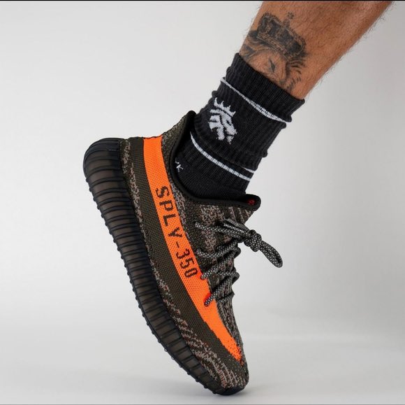 YEEZY BOOST 350 V2 “Carbon Beluga” が発売