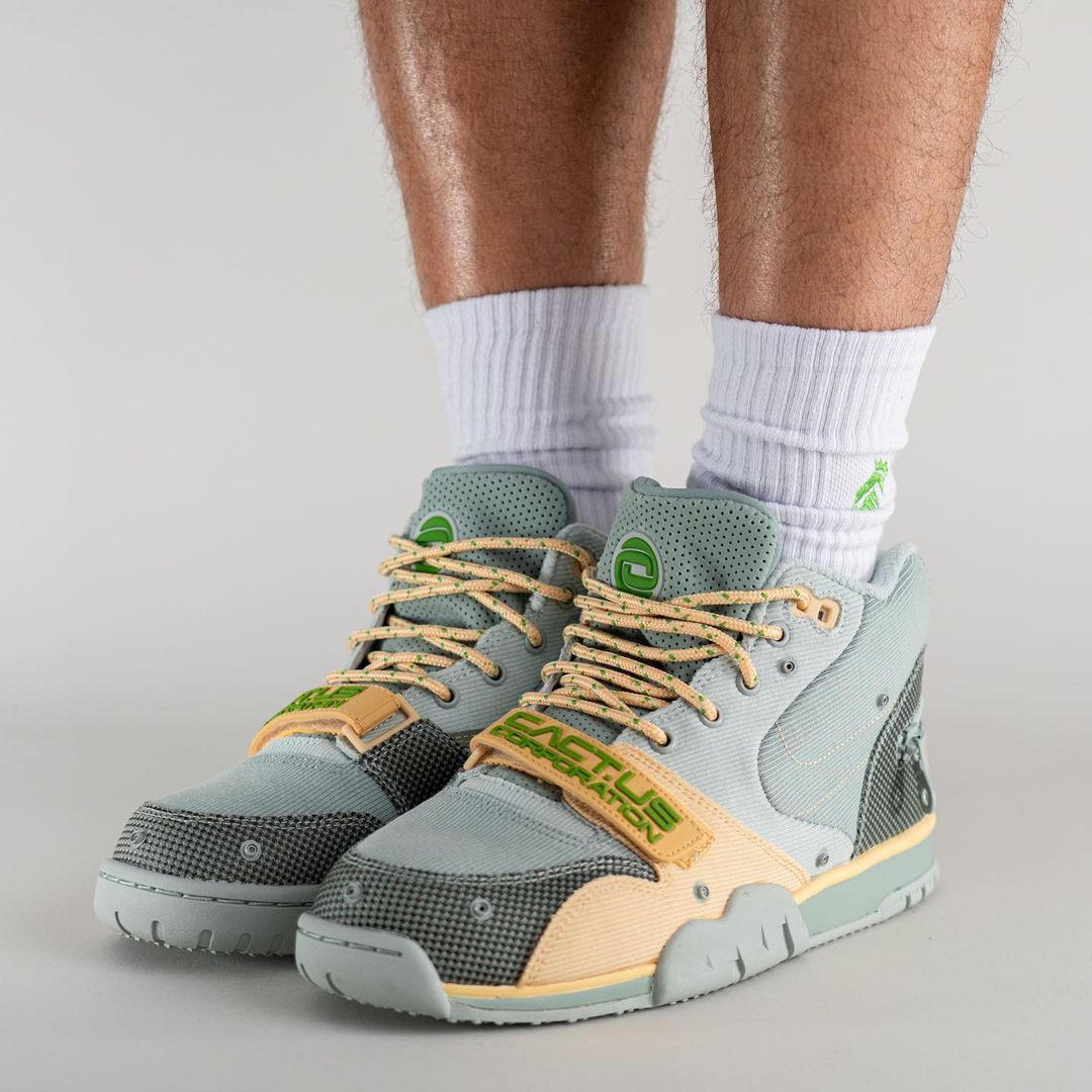 Travis Scott × NIKE AIR TRAINER 1 "Grey Haze" が発売